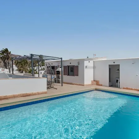 Casa Aurora Private With Heated Pool Гуйме